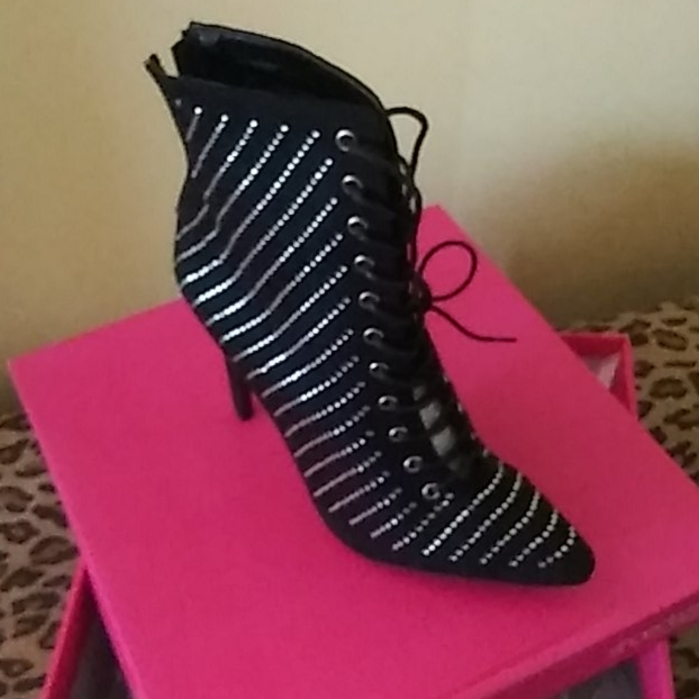 Heeled boots